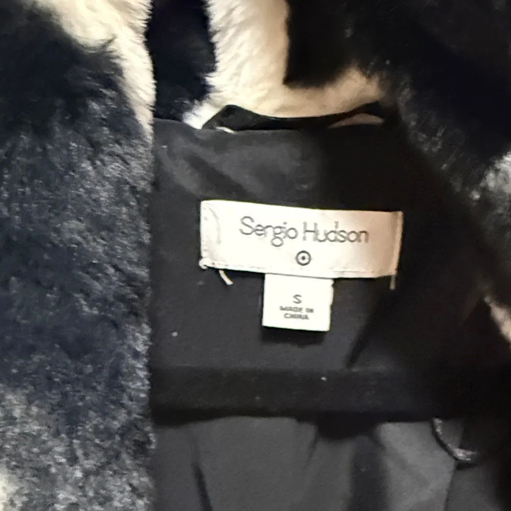 Chic Black and White Teddy Jacket - Picture 3 of 6